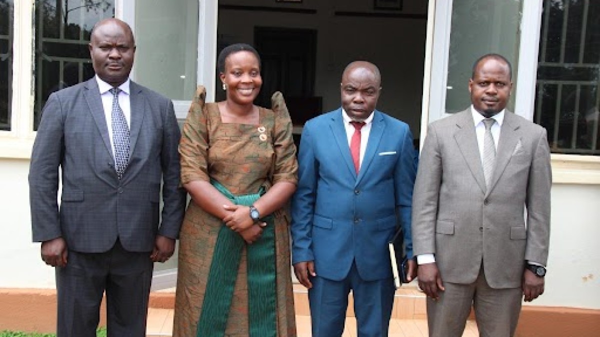 Oweek Sarah Nannono ne Hajj Hassan Kasujja mu tayi emyufu nasembayo owek Kazibwe Kitooke Oweek Sarah Nannono ne Hajj Hassan Kasujja mu tayi emyufu nasembayo owek Kazibwe Kitooke